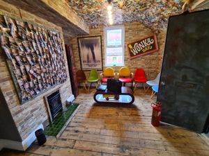 1a Crompton Street- click for photo gallery